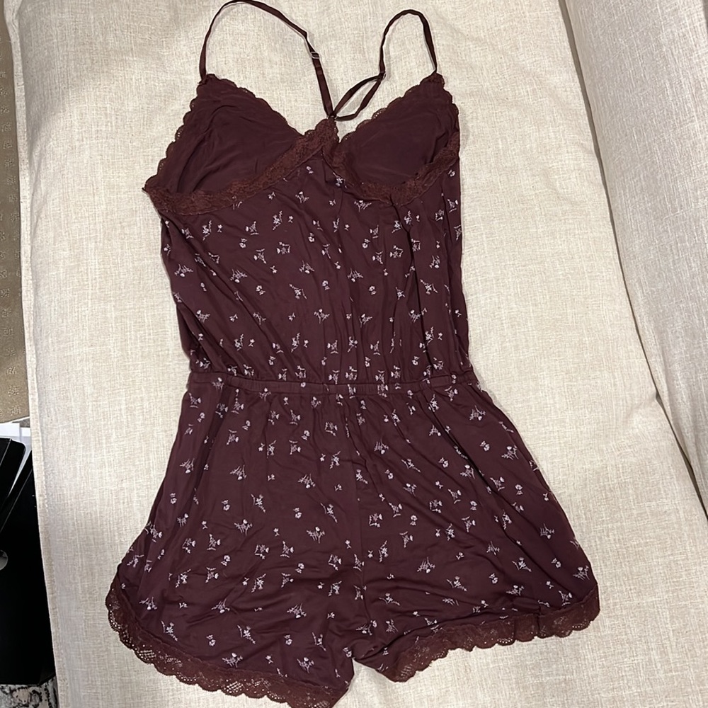 Abercrombie sleep romper with lace detail - Picture 2 of 4